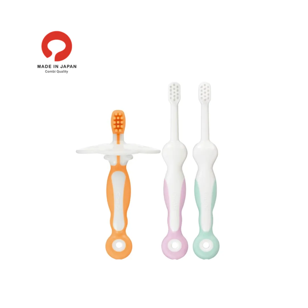 Combi Teteo Baby Toothbrush Set